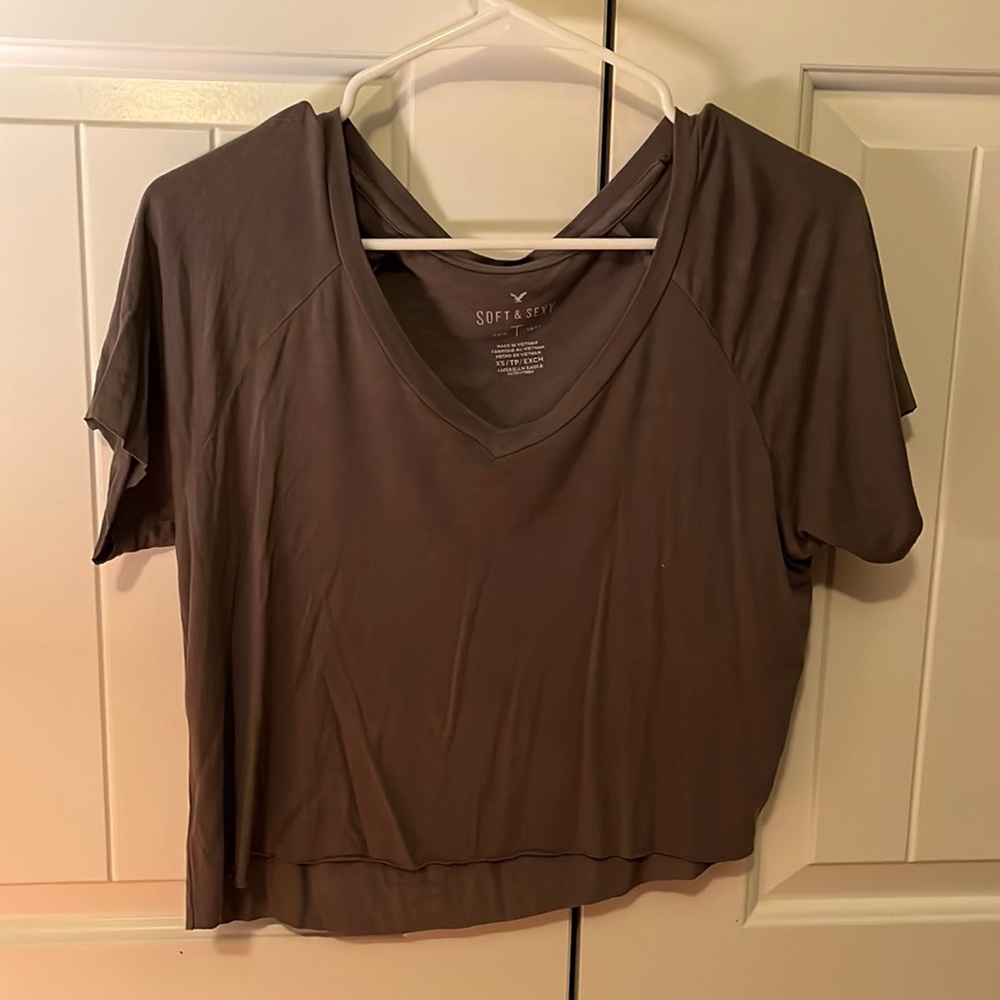 American eagle gray shirt sleeve